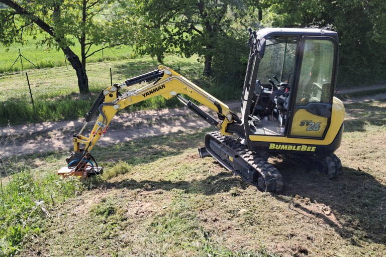 Mulčování s 2,7t minibagrem - foto č. 7